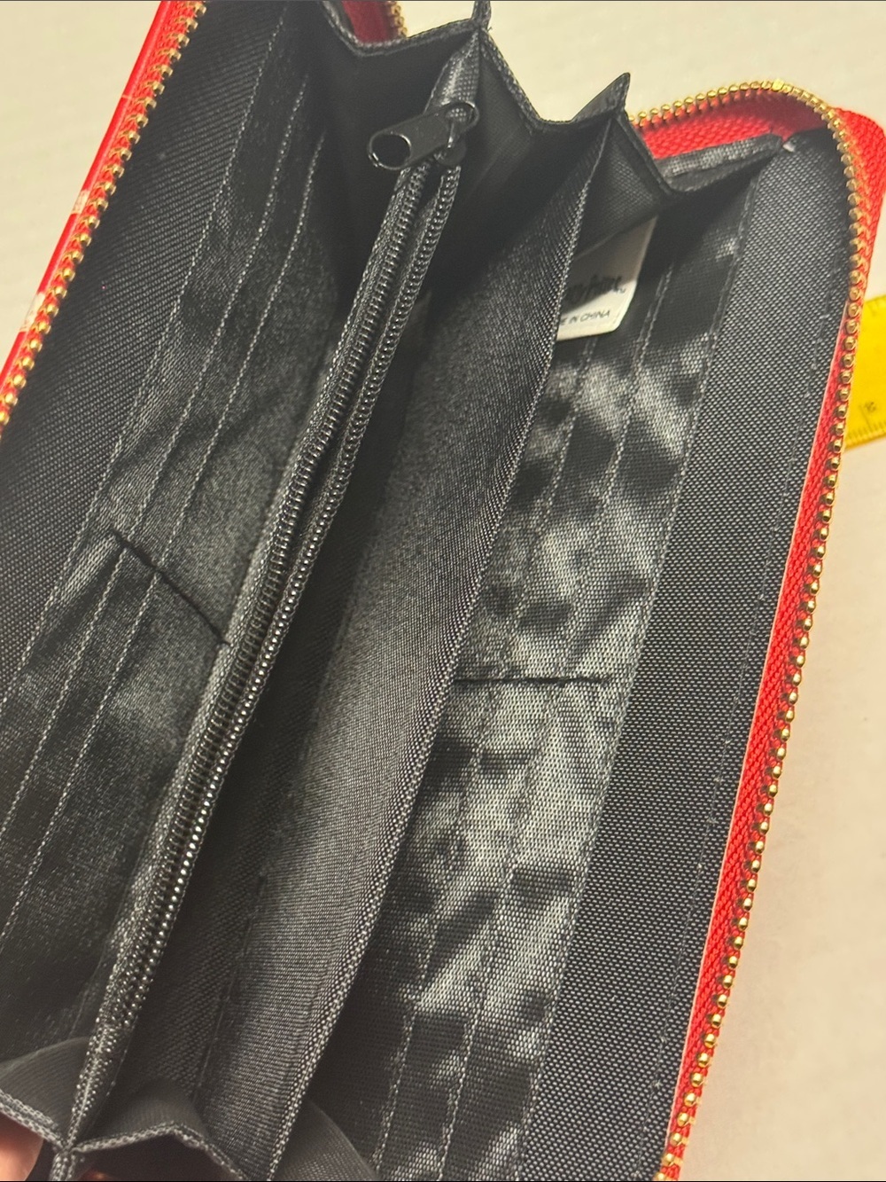 Harry Potter Red Hogwarts Wallet NWT - Picture 4 of 5